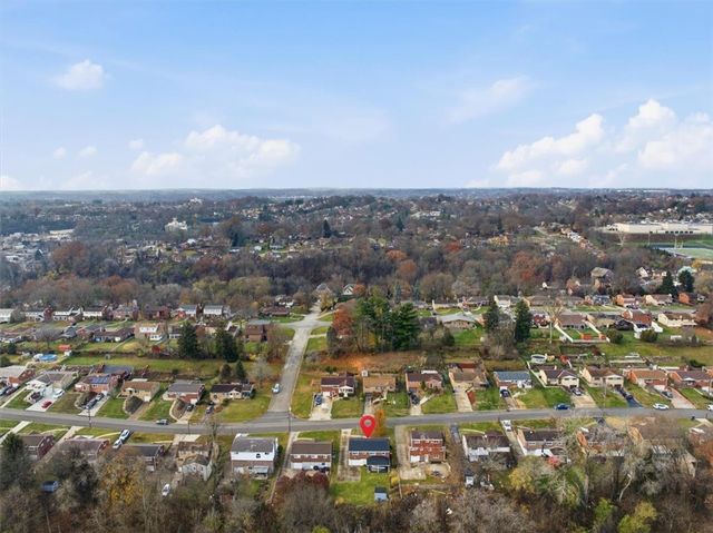 5059 Leona Dr, Baldwin Boro, PA 15227