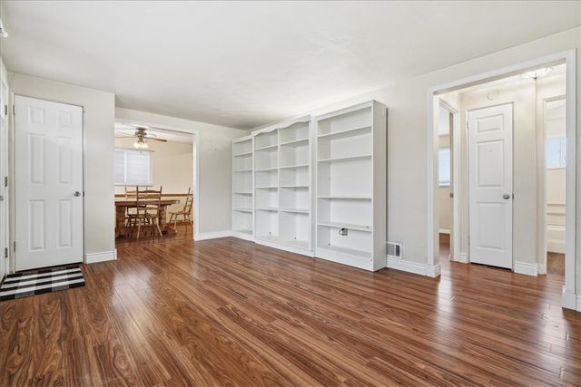 5059 Leona Dr, Baldwin Boro, PA 15227