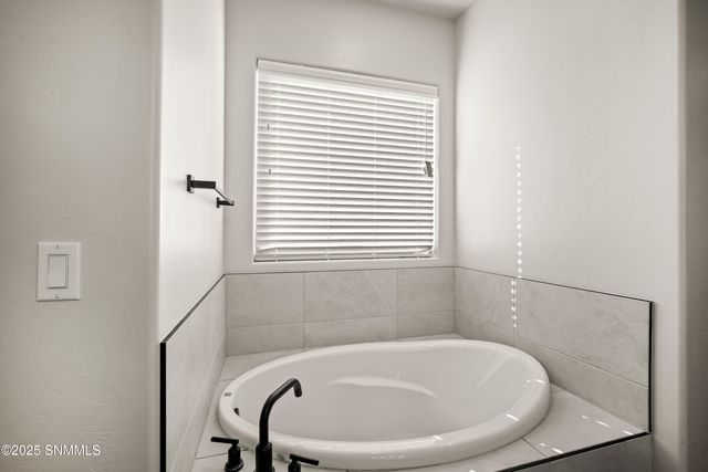 6233 Recoleta Road, Las Cruces, NM 88012