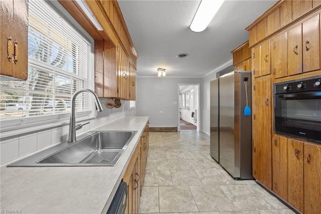 3805 LITTLEBROOK Drive, Clemmons, NC 27012