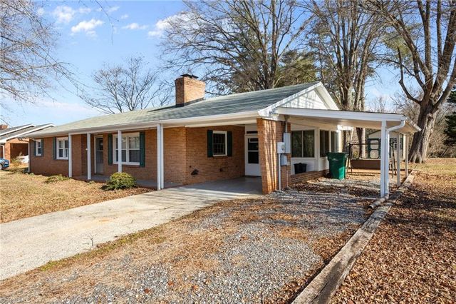 3805 LITTLEBROOK Drive, Clemmons, NC 27012