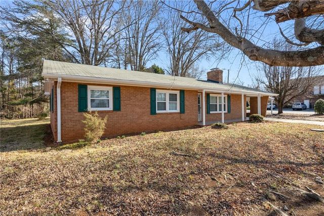 3805 LITTLEBROOK Drive, Clemmons, NC 27012