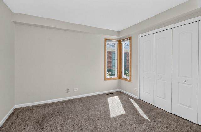 181 Inverness Court 1, Elk Grove Village, IL 60007