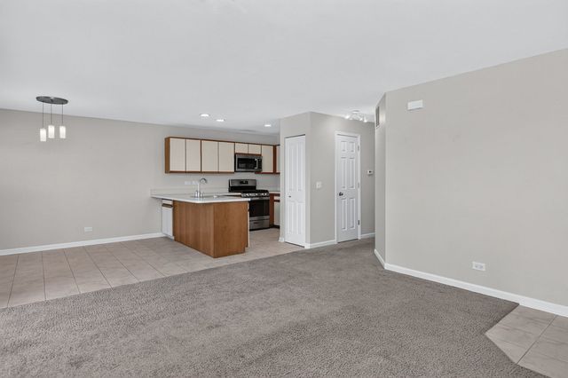 181 Inverness Court 1, Elk Grove Village, IL 60007