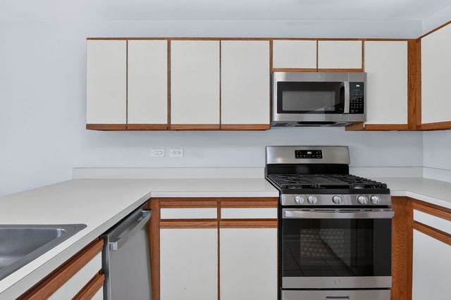 181 Inverness Court 1, Elk Grove Village, IL 60007
