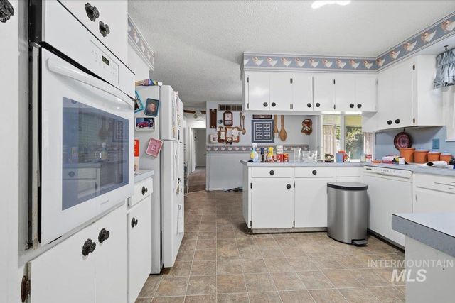 2809 S Montevista Dr, Boise, ID 83706