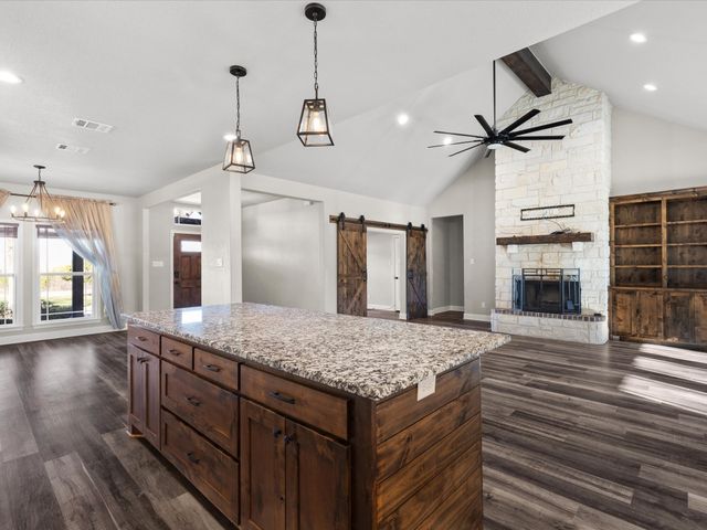 1725 S Hubbard Street, Alvord, TX 76225