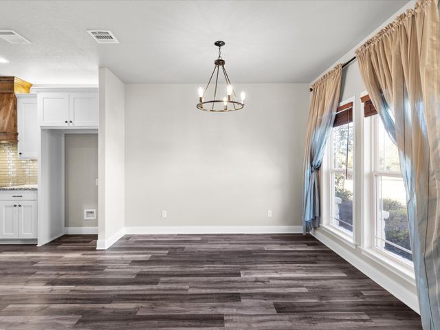 1725 S Hubbard Street, Alvord, TX 76225