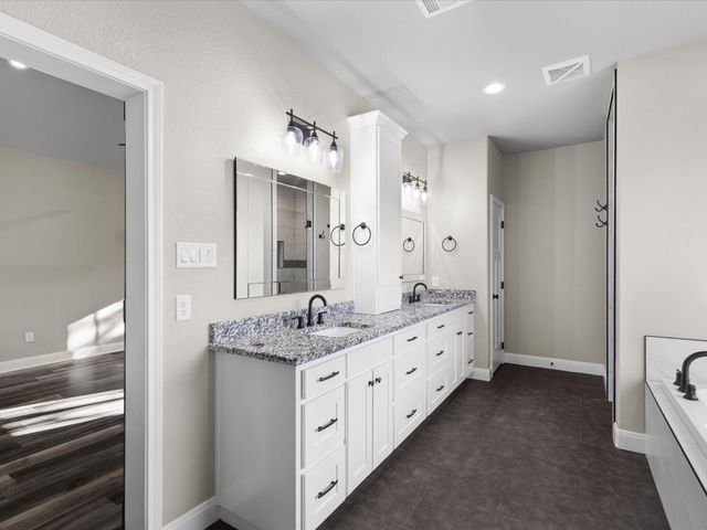 1725 S Hubbard Street, Alvord, TX 76225