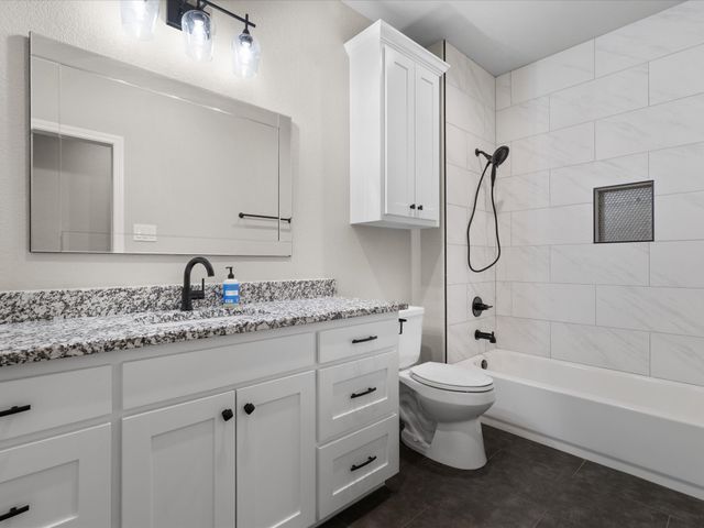 1725 S Hubbard Street, Alvord, TX 76225