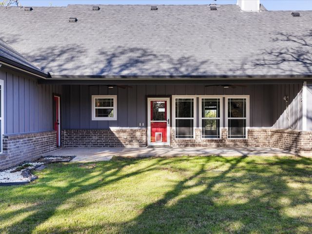 1725 S Hubbard Street, Alvord, TX 76225