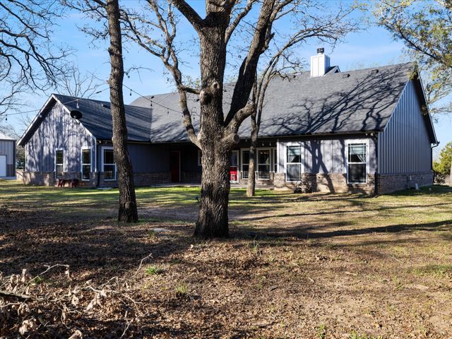 1725 S Hubbard Street, Alvord, TX 76225