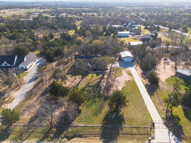 1725 S Hubbard Street, Alvord, TX 76225