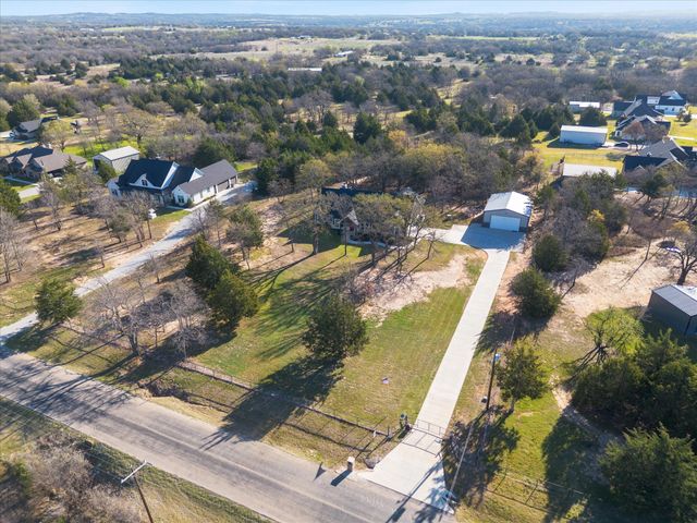 1725 S Hubbard Street, Alvord, TX 76225