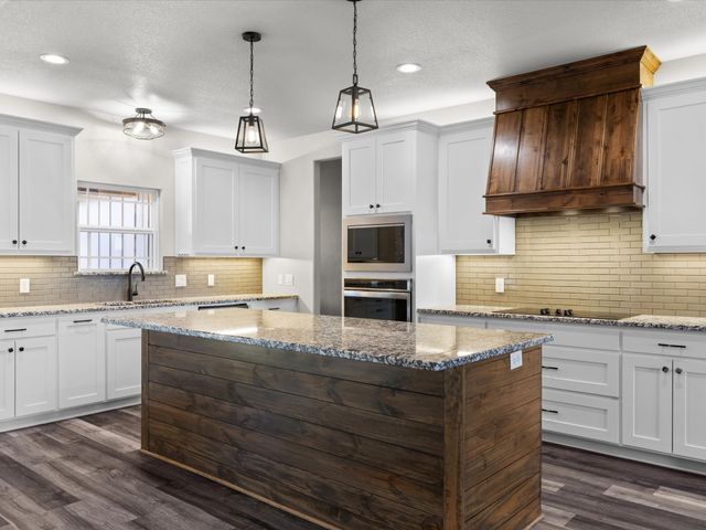 1725 S Hubbard Street, Alvord, TX 76225