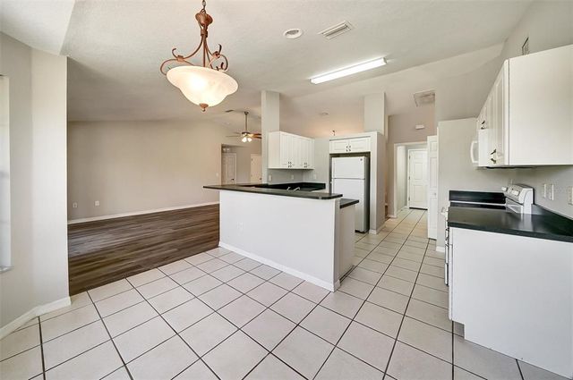 37437 LAUREL HAMMOCK DRIVE, Zephyrhills, FL 33541