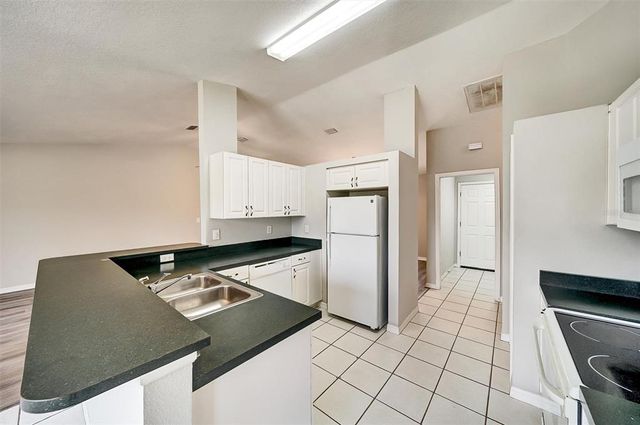 37437 LAUREL HAMMOCK DRIVE, Zephyrhills, FL 33541