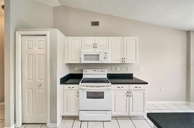 37437 LAUREL HAMMOCK DRIVE, Zephyrhills, FL 33541