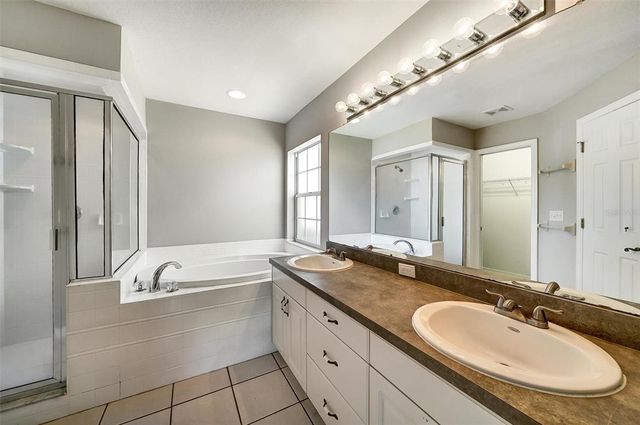 37437 LAUREL HAMMOCK DRIVE, Zephyrhills, FL 33541