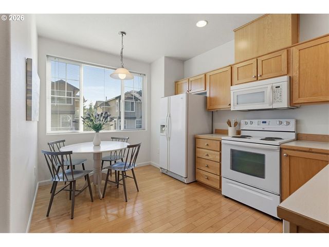 15450 Sw SPARROW Loop 102, Beaverton, OR 97007