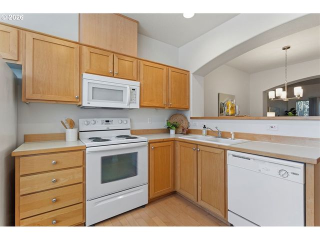 15450 Sw SPARROW Loop 102, Beaverton, OR 97007