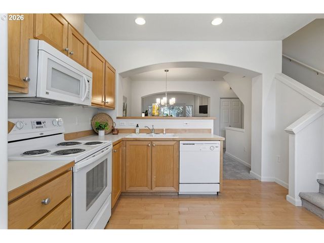 15450 Sw SPARROW Loop 102, Beaverton, OR 97007