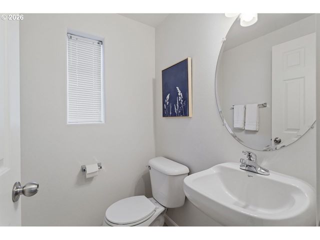 15450 Sw SPARROW Loop 102, Beaverton, OR 97007