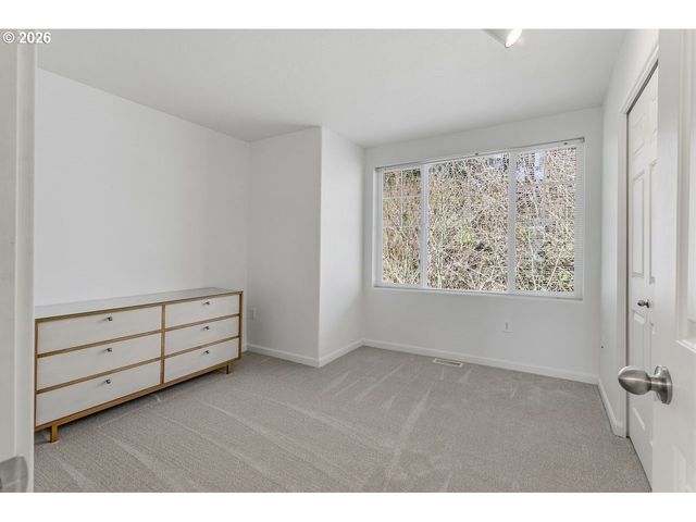 15450 Sw SPARROW Loop 102, Beaverton, OR 97007