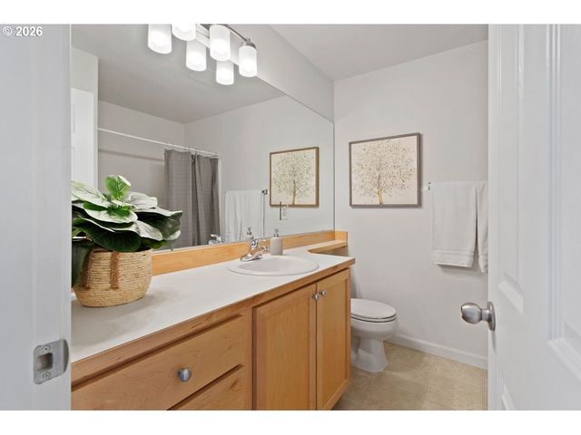 15450 Sw SPARROW Loop 102, Beaverton, OR 97007