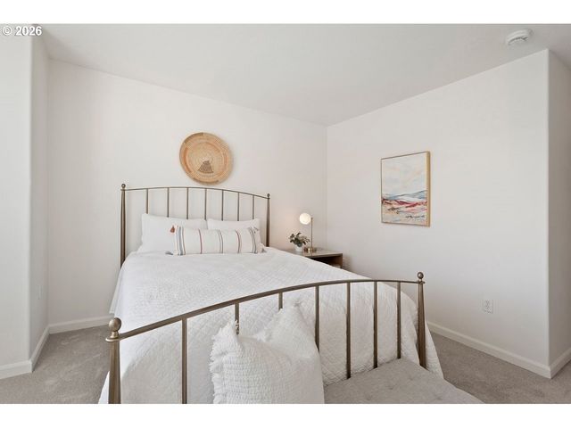 15450 Sw SPARROW Loop 102, Beaverton, OR 97007