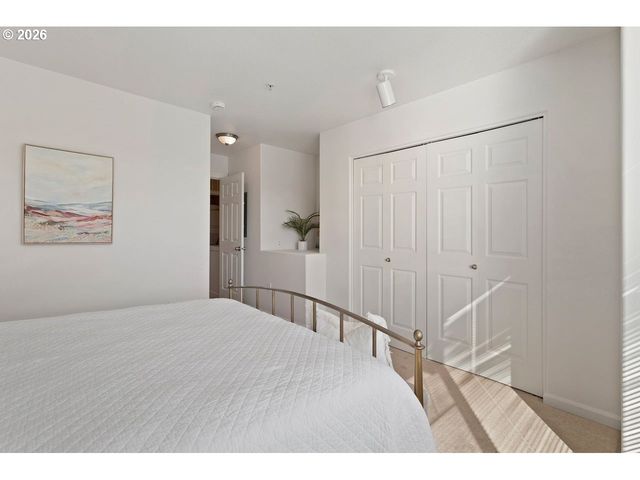 15450 Sw SPARROW Loop 102, Beaverton, OR 97007