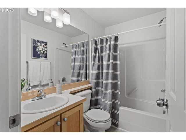 15450 Sw SPARROW Loop 102, Beaverton, OR 97007