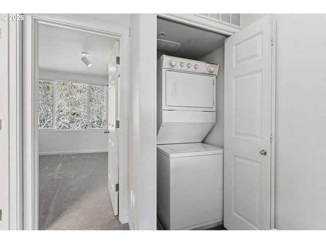 15450 Sw SPARROW Loop 102, Beaverton, OR 97007