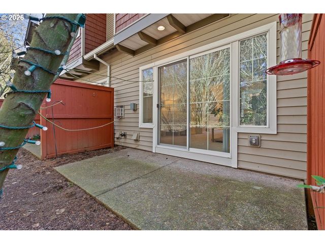 15450 Sw SPARROW Loop 102, Beaverton, OR 97007