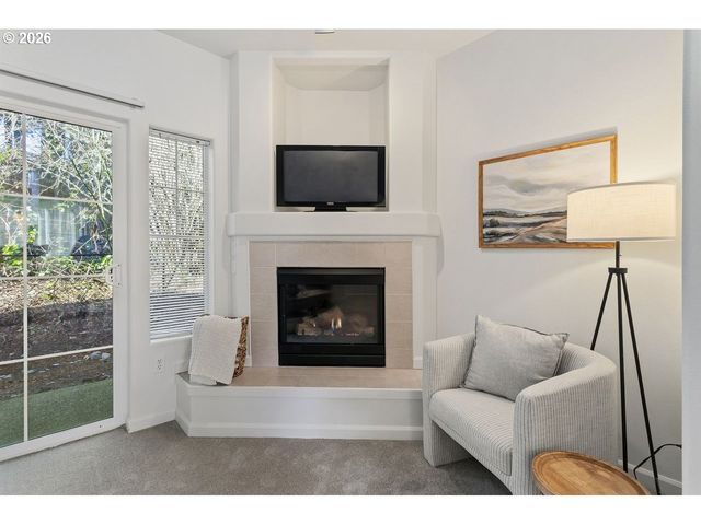 15450 Sw SPARROW Loop 102, Beaverton, OR 97007