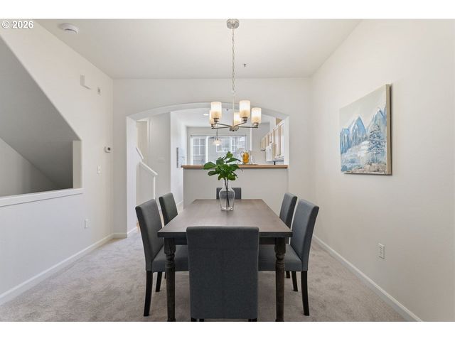 15450 Sw SPARROW Loop 102, Beaverton, OR 97007