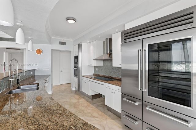 1000 S Pointe Dr 1501, Miami Beach, FL 33139