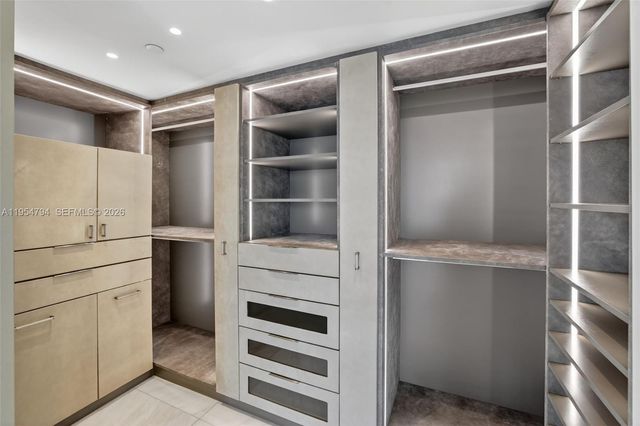 1000 S Pointe Dr 1501, Miami Beach, FL 33139