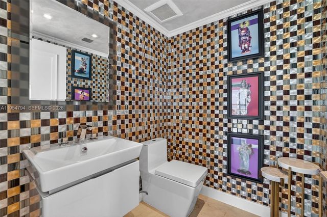 1000 S Pointe Dr 1501, Miami Beach, FL 33139