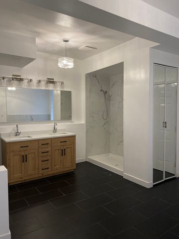 4813 S Prairie Avenue, Chicago, IL 60615