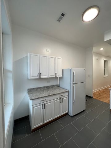 4813 S Prairie Avenue, Chicago, IL 60615