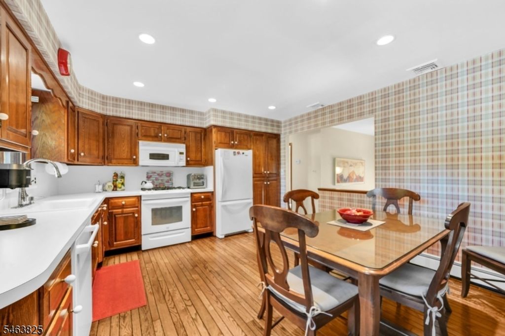 11 Oakland Ter, Fairfield Twp., NJ 07004 — photo 2