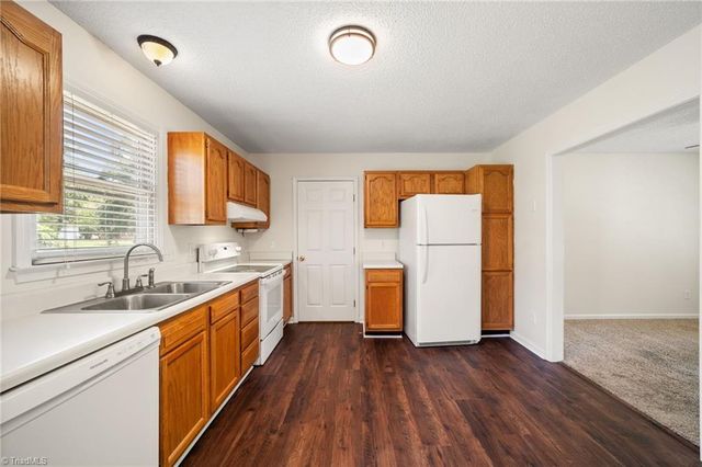 1525 Canstaff Drive, Kernersville, NC 27284