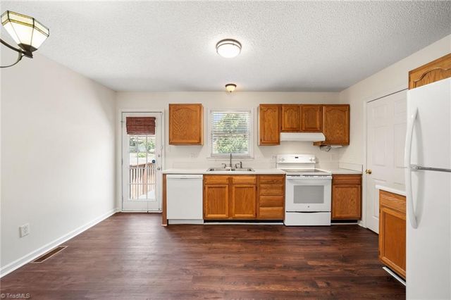 1525 Canstaff Drive, Kernersville, NC 27284