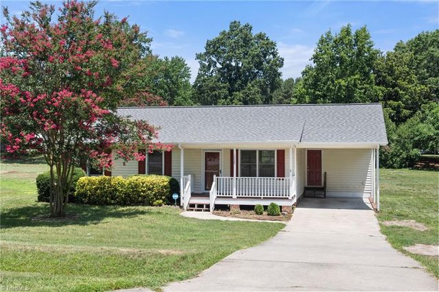 1525 Canstaff Drive, Kernersville, NC 27284