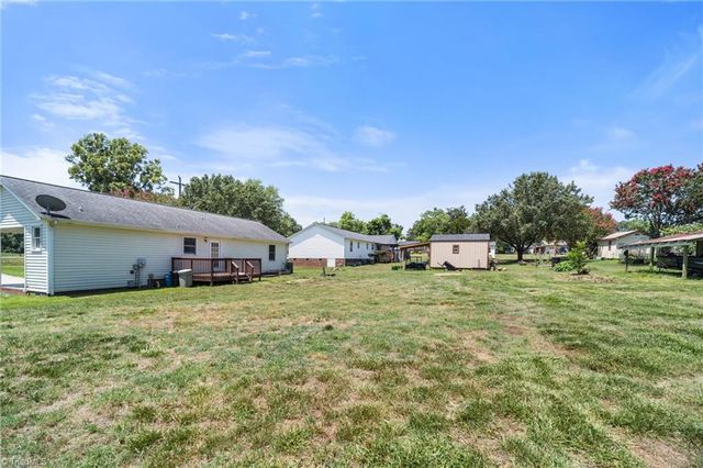1525 Canstaff Drive, Kernersville, NC 27284