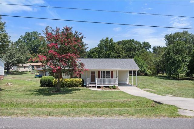 1525 Canstaff Drive, Kernersville, NC 27284