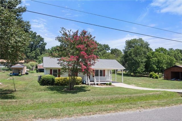 1525 Canstaff Drive, Kernersville, NC 27284
