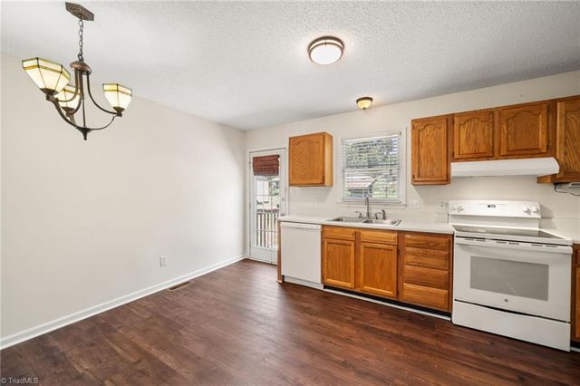 1525 Canstaff Drive, Kernersville, NC 27284