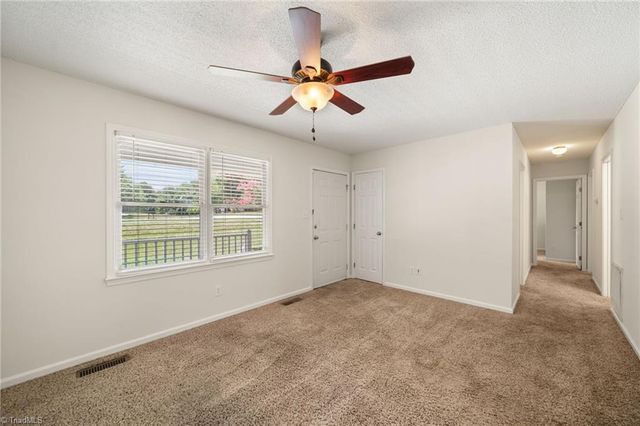 1525 Canstaff Drive, Kernersville, NC 27284